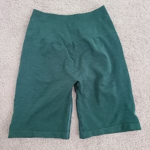 Alphalete Amplify Biker Shorts Darkest Pine